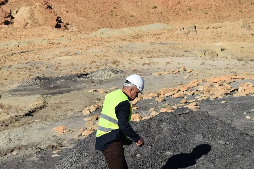 Contrôle qualité de l'argile noire en carrière