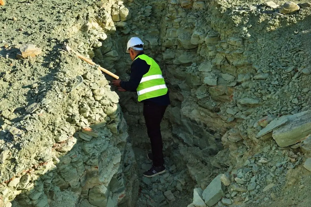 Contrôle du front de taille d'argile verte en carrière au Maroc