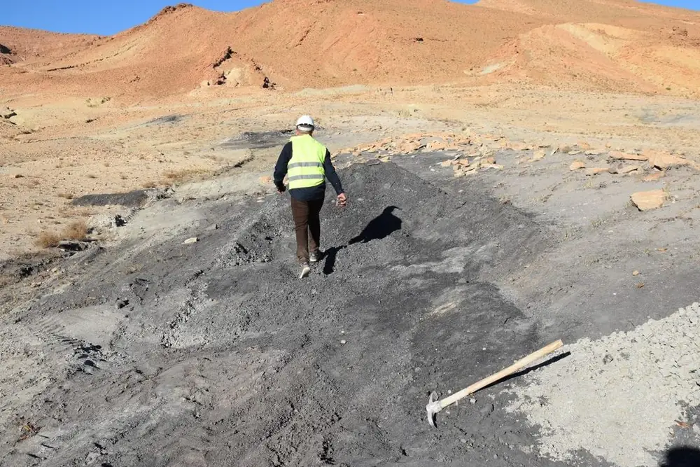 Carrière d'argile noire au Maroc